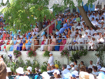 crowd-aspiration-ground.jpg